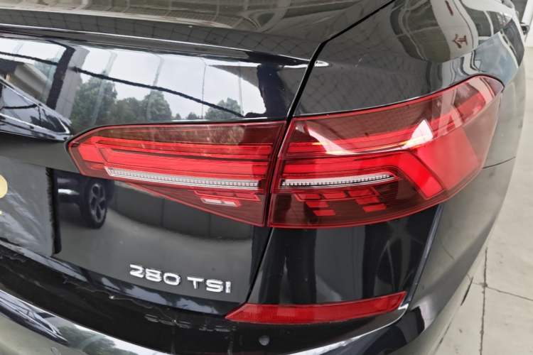 Used Volkswagen Passat 2020 280TSI Elite Edition China VI Standard Right Rear Taillight