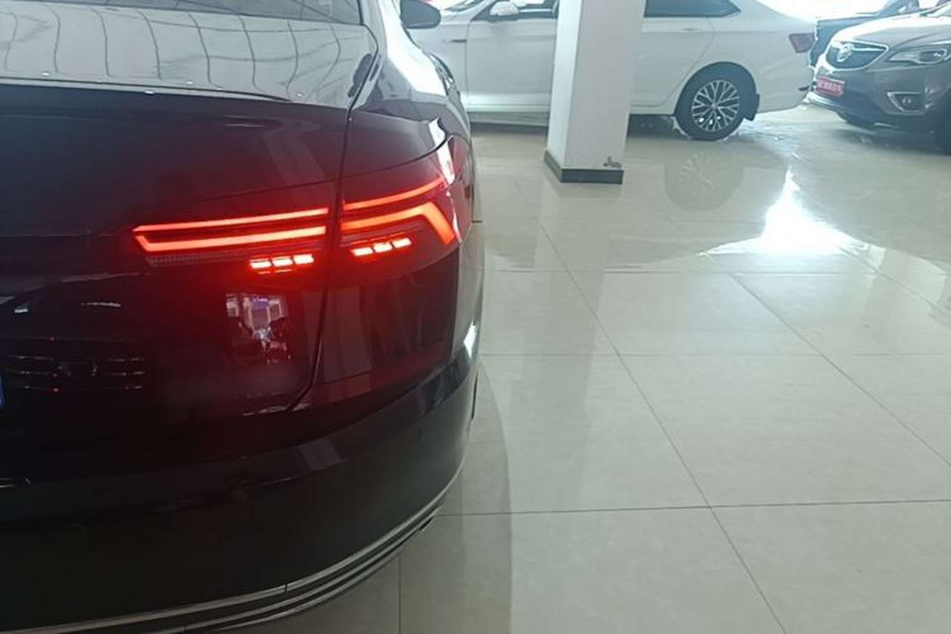 Used Volkswagen Passat 2020 Facelift 330TSI Elite Edition China VI Standard Right Rear Taillight