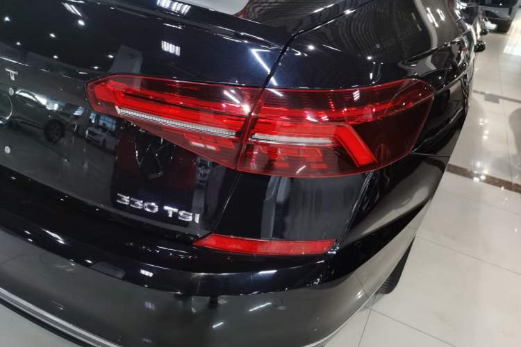 Used Volkswagen Passat 2020 330TSI Elite Edition China VI Right Rear Taillight