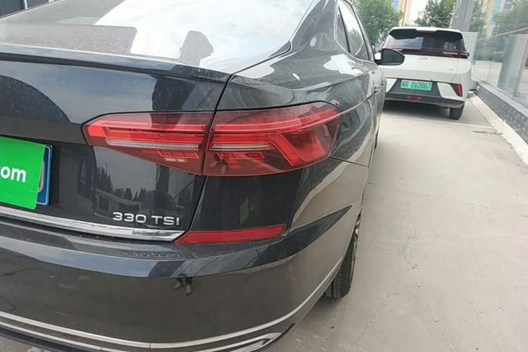 Used Volkswagen Passat 2020 Revised Version 330TSI Luxury Edition China VI Standard Right Rear Taillight