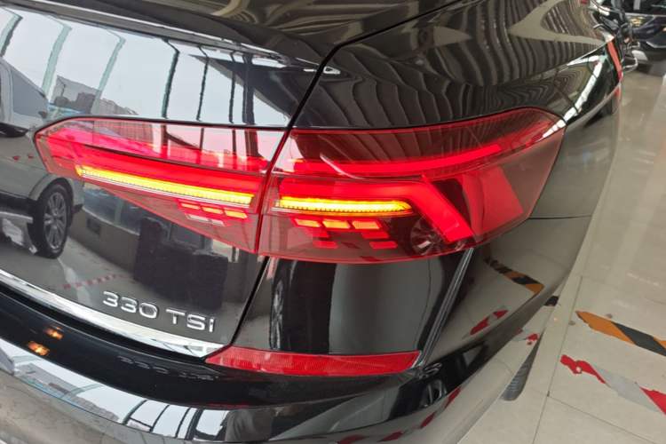 Used Volkswagen Passat 2020 Revised Version 330TSI Luxury Edition China VI Standard Right Rear Taillight