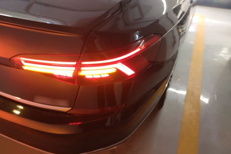 Used Volkswagen Passat 2020 Revised Version 330TSI Luxury Edition China VI Standard Right Rear Taillight