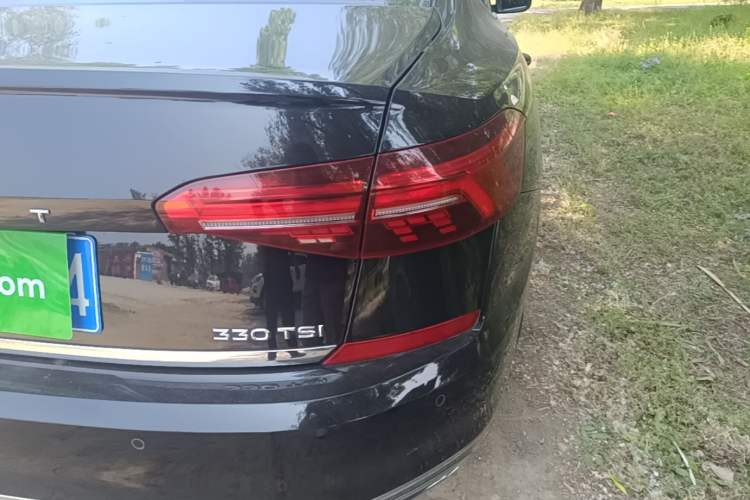 Used Volkswagen Passat 2020 330TSI Luxury Edition China VI Right Rear Taillight