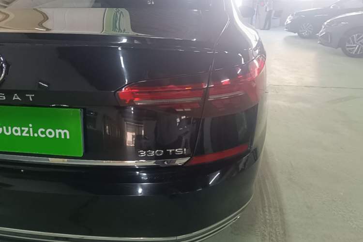Used Volkswagen Passat 2020 Facelift 330TSI Prestige Edition China VI Standard Right Rear Taillight