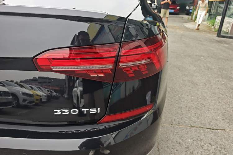 Used Volkswagen Passat 2020 330TSI Elite Edition China VI Right Rear Taillight