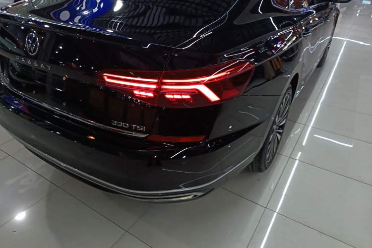 Used Volkswagen Passat 2020 Revised Version 330TSI Luxury Edition China VI Standard Right Rear Taillight