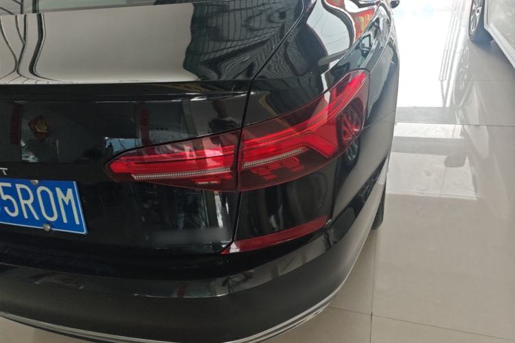 Used Volkswagen Passat 2020 330TSI Elite Edition China VI Right Rear Taillight