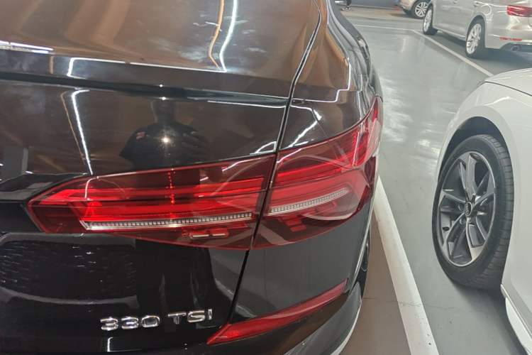 Used Volkswagen Passat 2020 Facelift 330TSI Elite Edition China VI Standard Right Rear Taillight