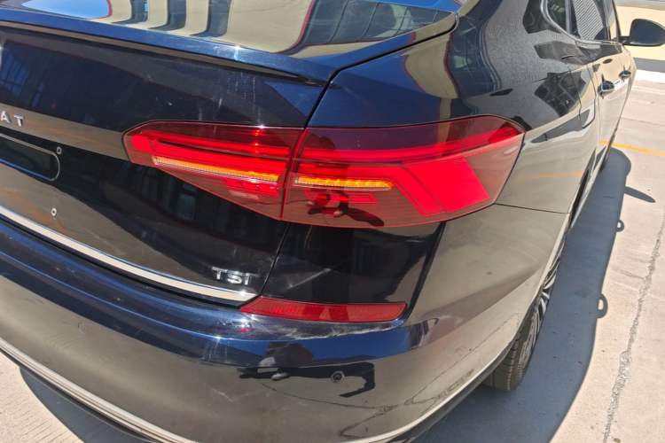 Used Volkswagen Passat 2020 Revised Version 330TSI Luxury Edition China VI Standard Right Rear Taillight