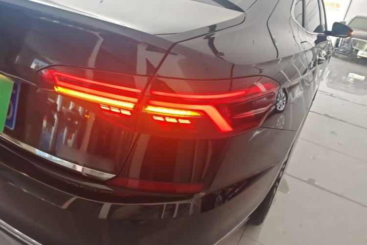 Used Volkswagen Passat 2020 Revised Version 330TSI Luxury Edition China VI Standard Right Rear Taillight