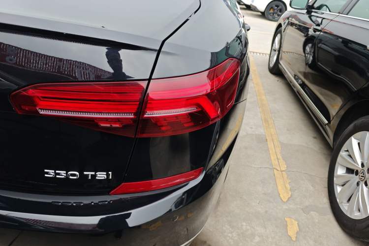 Used Volkswagen Passat 2020 330TSI Elite Edition China VI Right Rear Taillight