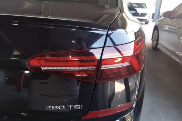 Used Volkswagen Passat 2020 Revised Version 280TSI Business Edition China VI Standard Right Rear Taillight