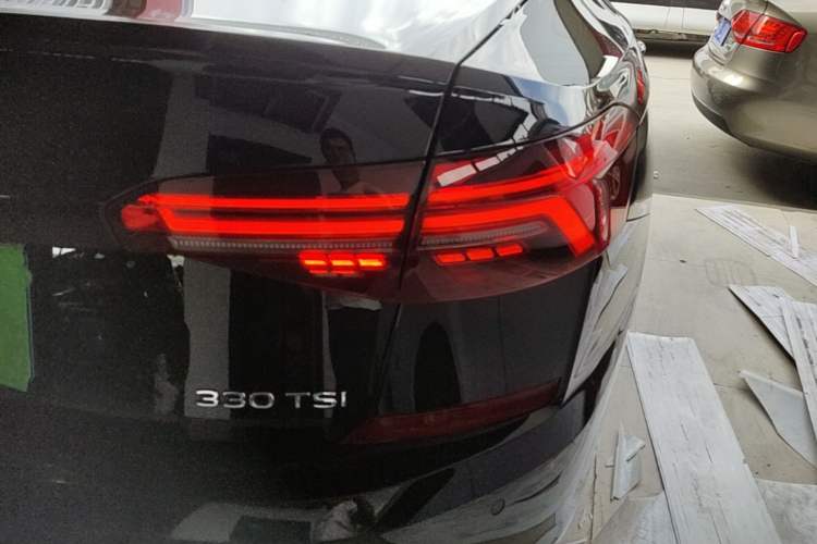 Used Volkswagen Passat 2020 330TSI Elite Edition China VI Right Rear Taillight