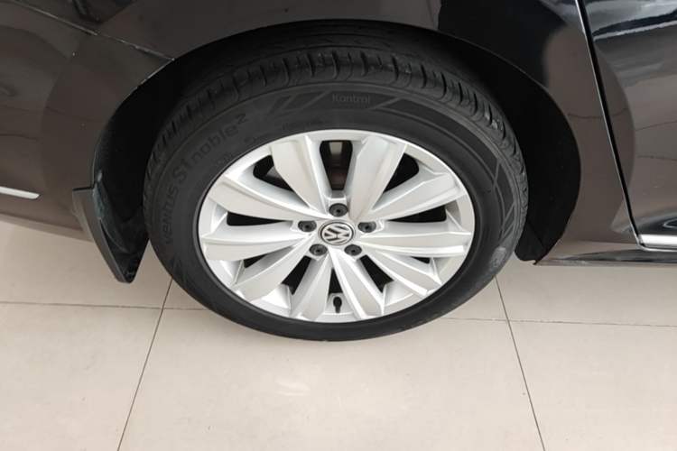 Used Volkswagen Passat 2020 330TSI Elite Edition China VI Right Rear Wheel Hub