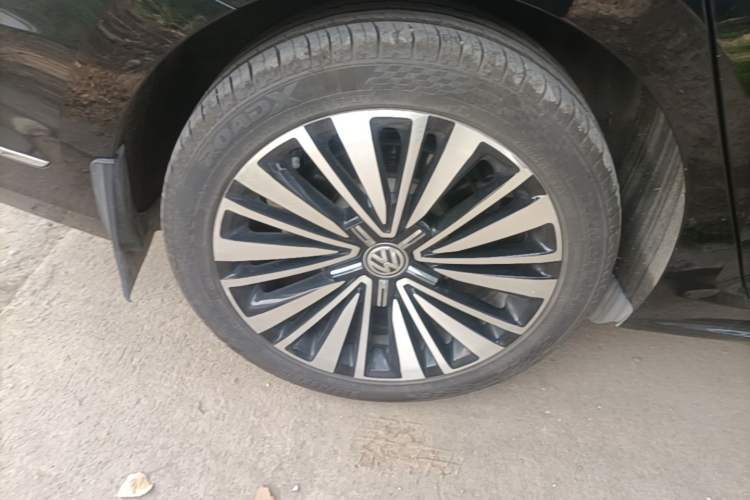 Used Volkswagen Passat 2020 330TSI Luxury Edition China VI Right Rear Wheel Hub