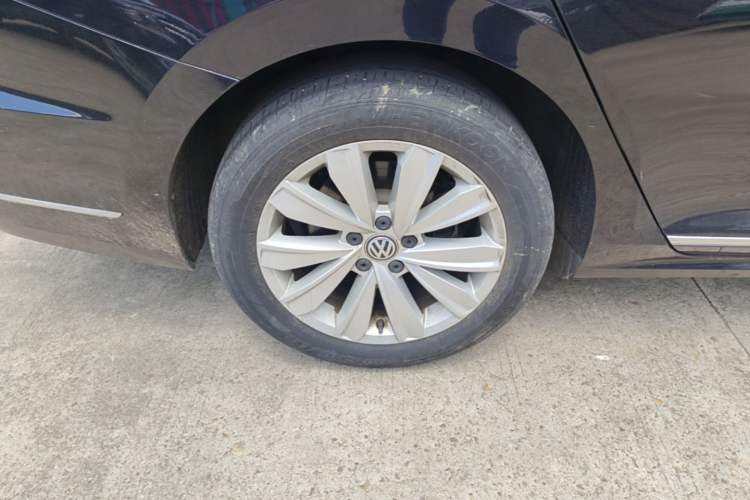 Used Volkswagen Passat 2020 330TSI Elite Edition China VI Right Rear Wheel Hub
