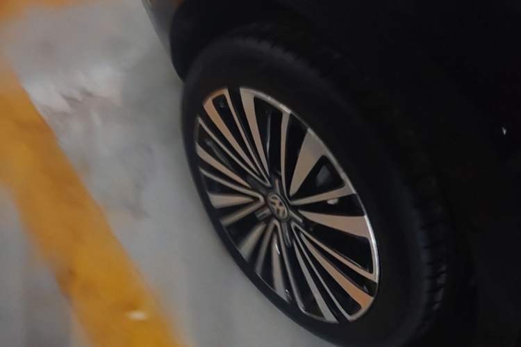 Used Volkswagen Passat 2020 330TSI Luxury Edition China VI Right Rear Wheel Hub