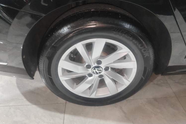 Used Volkswagen Passat 2020 Revised Version 280TSI Business Edition China VI Standard Right Rear Wheel Hub