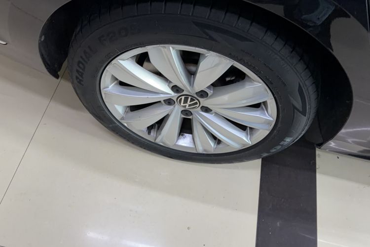 Used Volkswagen Passat 2020 Facelift 330TSI Elite Edition China VI Standard Right Rear Wheel Hub