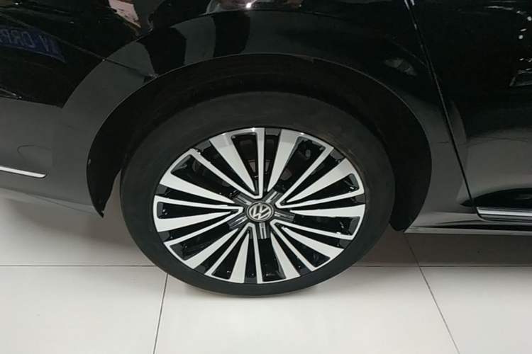 Used Volkswagen Passat 2020 330TSI Luxury Edition China VI Right Rear Wheel Hub