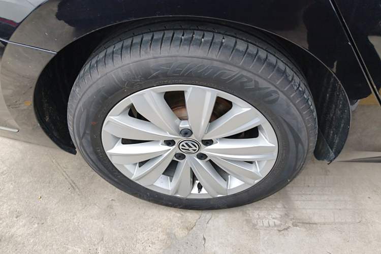 Used Volkswagen Passat 2020 330TSI Elite Edition China VI Right Rear Wheel Hub