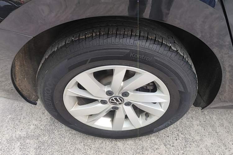 Used Volkswagen Passat 2020 Revised Version 280TSI Business Edition China VI Standard Right Rear Wheel Hub