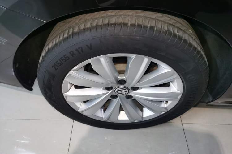 Used Volkswagen Passat 2020 330TSI Elite Edition China VI Right Rear Wheel Hub