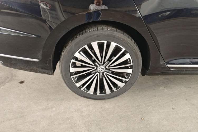 Used Volkswagen Passat 2020 330TSI Luxury Edition China VI Right Rear Wheel Hub