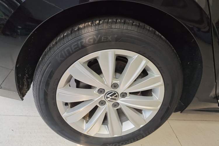 Used Volkswagen Passat 2020 Facelift 330TSI Elite Edition China VI Standard Right Rear Wheel Hub