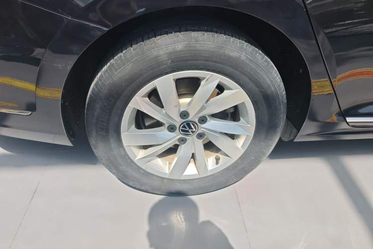 Used Volkswagen Passat 2020 Revised Version 280TSI Business Edition China VI Standard Right Rear Wheel Hub