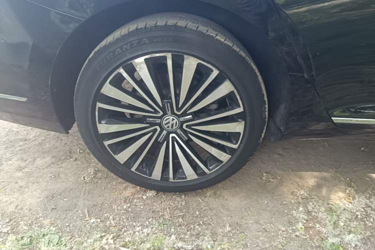 Used Volkswagen Passat 2020 330TSI Luxury Edition China VI Right Rear Wheel Hub