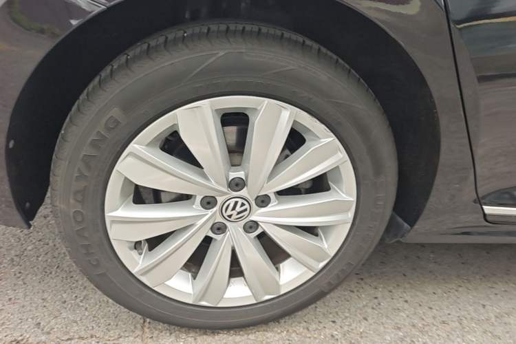 Used Volkswagen Passat 2020 330TSI Elite Edition China VI Right Rear Wheel Hub