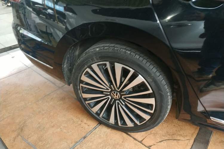 Used Volkswagen Passat 2020 Revised Version 330TSI Luxury Edition China VI Standard Right Rear Wheel Hub