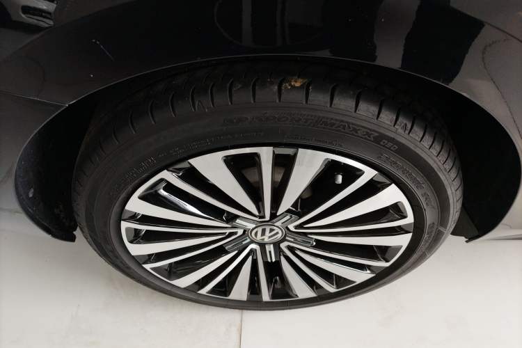 Used Volkswagen Passat 2020 330TSI Luxury Edition China VI Right Rear Wheel Hub