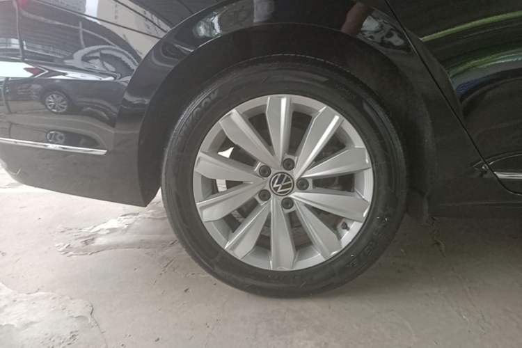 Used Volkswagen Passat 2020 Revised Version 280TSI Elite Edition China VI Standard Right Rear Wheel Hub