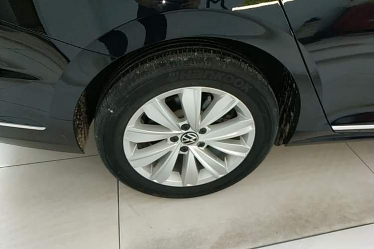 Used Volkswagen Passat 2020 Facelift 330TSI Elite Edition China VI Standard Right Rear Wheel Hub