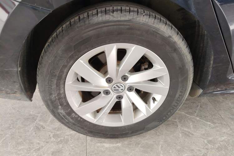 Used Volkswagen Passat 2020 Revised Version 280TSI Business Edition China VI Standard Right Rear Wheel Hub