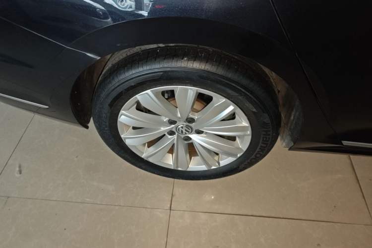Used Volkswagen Passat 2020 330TSI Elite Edition China VI Right Rear Wheel Hub