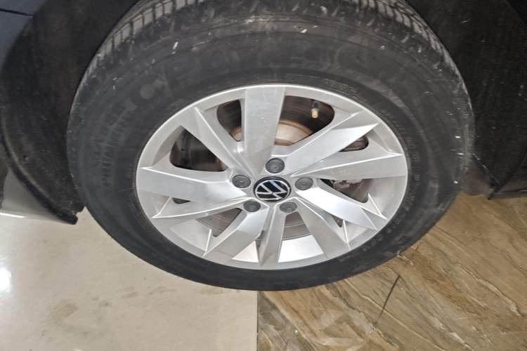 Used Volkswagen Passat 2020 Revised Version 280TSI Business Edition China VI Standard Right Rear Wheel Hub
