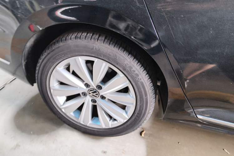 Used Volkswagen Passat 2020 330TSI Elite Edition China VI Right Rear Wheel Hub