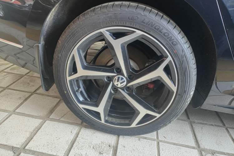 Used Volkswagen Passat 2020 Revised Version 280TSI Business Edition China VI Standard Right Rear Wheel Hub