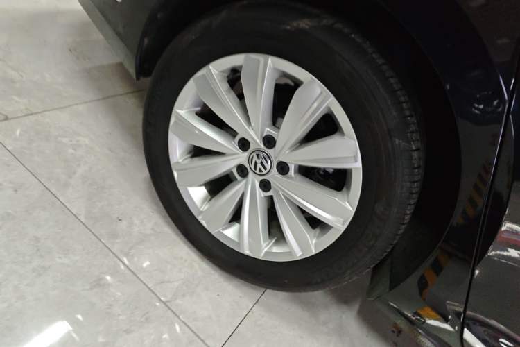 Used Volkswagen Passat 2020 330TSI Elite Edition China VI Right Rear Wheel Hub