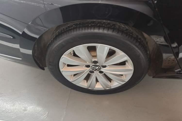 Used Volkswagen Passat 2020 Facelift 330TSI Elite Edition China VI Standard Right Rear Wheel Hub