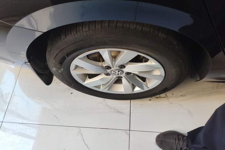 Used Volkswagen Passat 2020 Revised Version 280TSI Business Edition China VI Standard Right Rear Wheel Hub