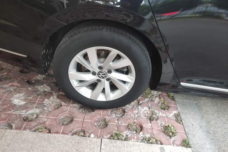 Used Volkswagen Passat 2020 Revised Version 280TSI Business Edition China VI Standard Right Rear Wheel Hub