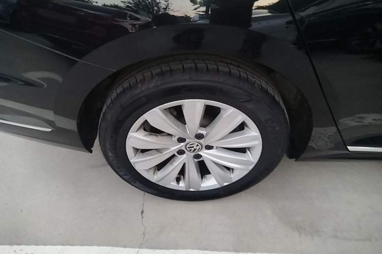 Used Volkswagen Passat 2020 Revised Version 280TSI Elite Edition China VI Standard Right Rear Wheel Hub