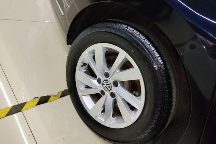 Used Volkswagen Passat 2020 Revised Version 280TSI Business Edition China VI Standard Right Rear Wheel Hub