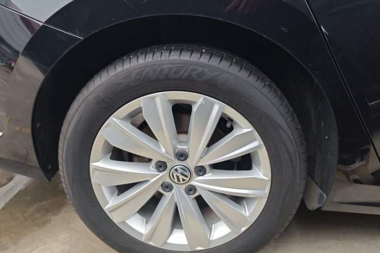 Used Volkswagen Passat 2020 330TSI Elite Edition China VI Right Rear Wheel Hub