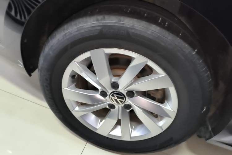 Used Volkswagen Passat 2020 Revised Version 280TSI Business Edition China VI Standard Right Rear Wheel Hub