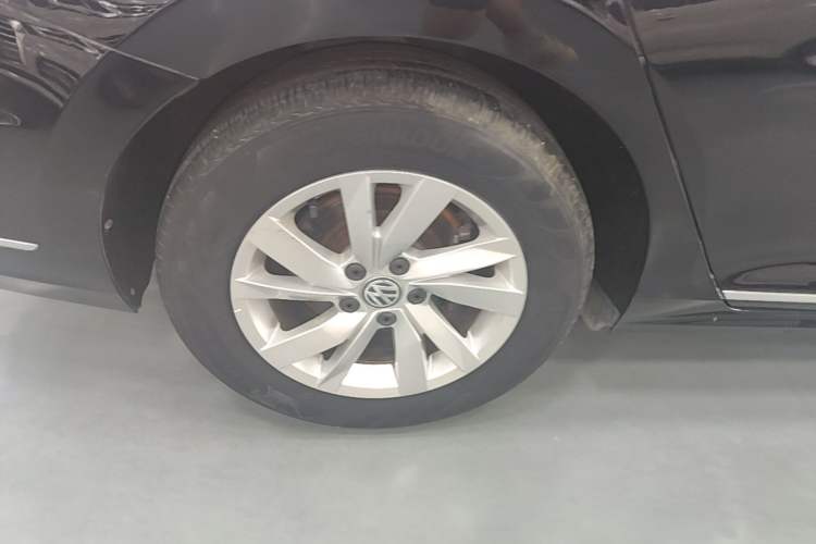 Used Volkswagen Passat 2020 280TSI Business Edition China VI Standard Right Rear Wheel Hub